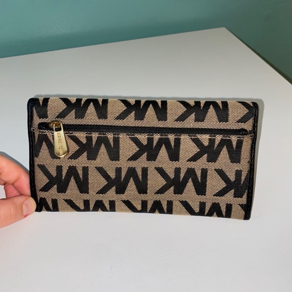 Michael kors clutch - Picture 2 of 4
